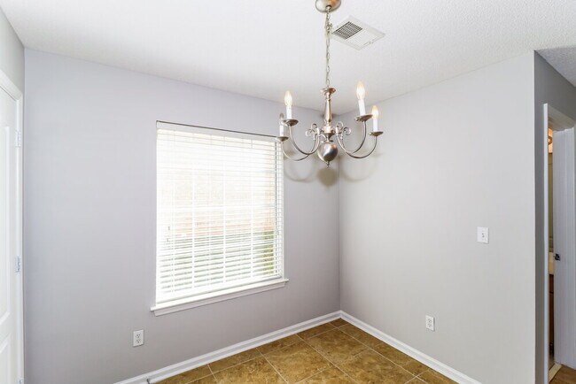 Foto del edificio - 2252 Coral Tree Ln