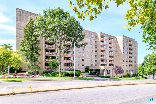 Building Photo - 143 Hoyt St