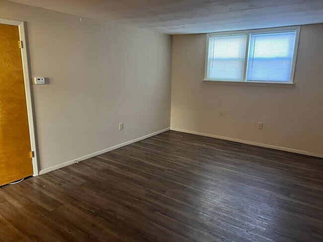 Building Photo - 309-311-311 Robinhood Ln