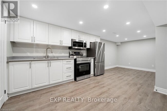 Building Photo - 8059 Aintree Dr