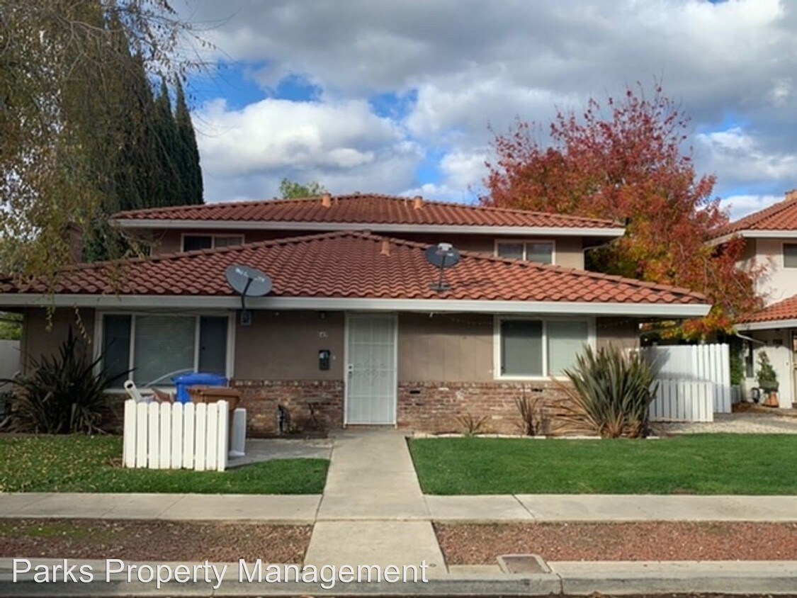 Primary Photo - 2 br, 1 bath Apartment - 645 Southwood Dr.