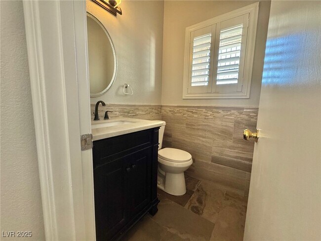 Foto del edificio - 4330 Spruce Grove St