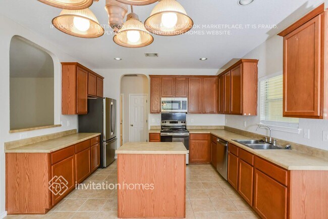 Building Photo - 710 Campion Red