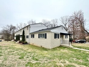 Building Photo - 701 S Chapman St