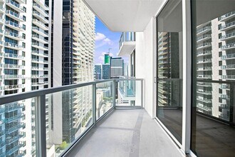Building Photo - 1060 Brickell Ave