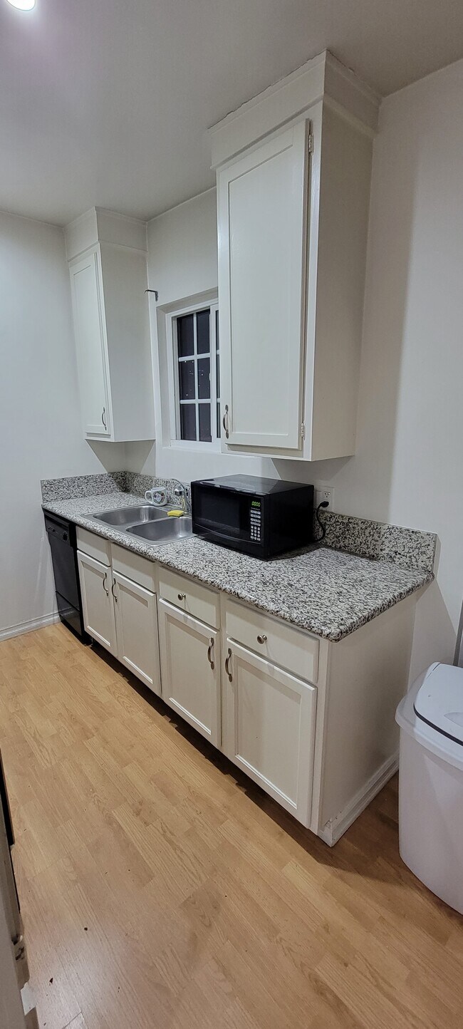 Foto del edificio - 1814 Grismer Ave