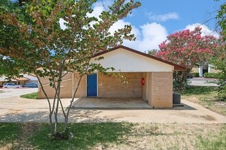 Building Photo - 313-319 Rose St