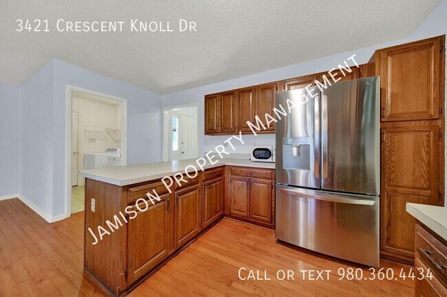 Building Photo - 3421 Crescent Knoll Dr
