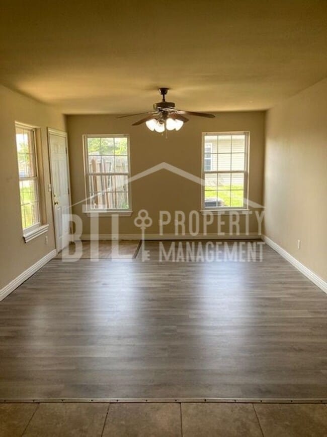 Building Photo - Beautiful Duplex in Forsyth, MO