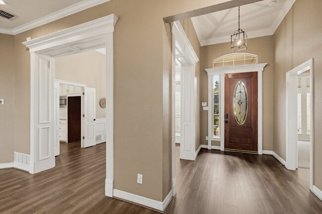 Photo - Perfect blend of comfort, style, and convenience. Apartment