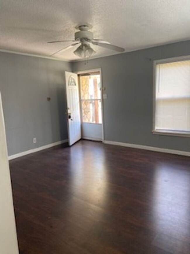 Foto del edificio - 3166 Bickley St