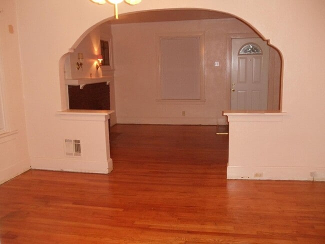 Building Photo - 2 Bedroom Brick Home $1095