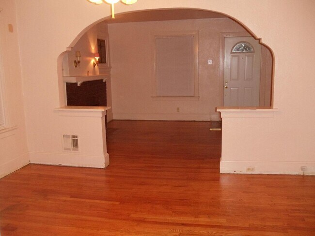 Foto del edificio - 2 Bedroom Brick Home $1095