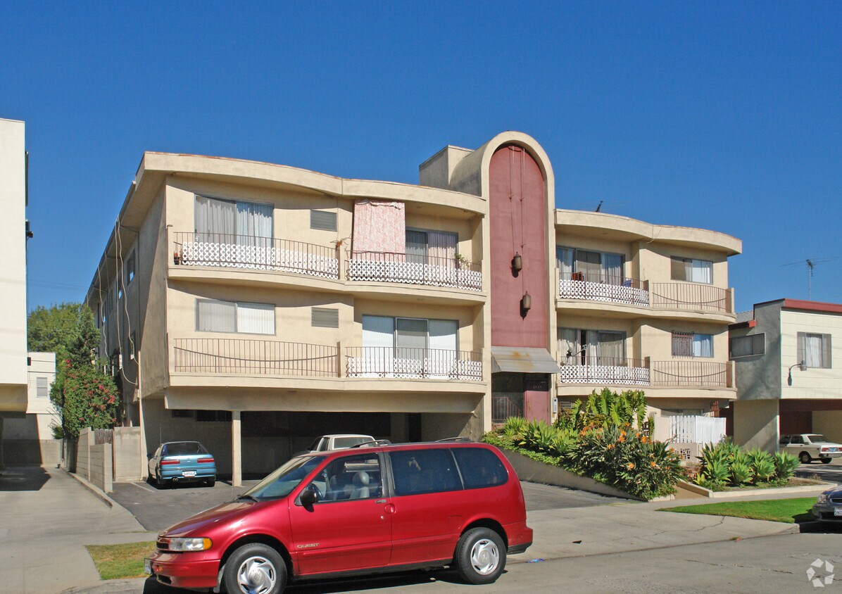 Building Photo - 8545 Saturn St
