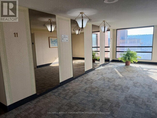 Building Photo - 222 Jackson St W