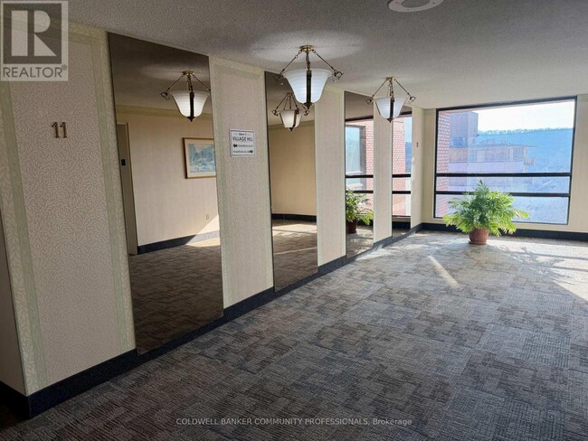 Photo du bâtiment - 222 Jackson St W