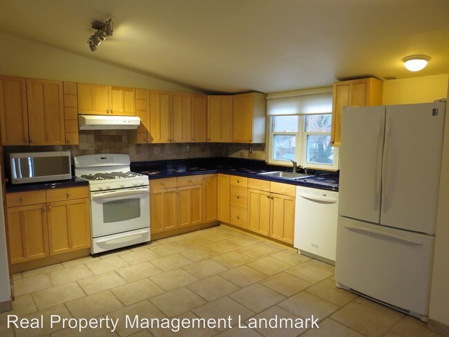 Foto del edificio - 212 Maplecrest Dr S