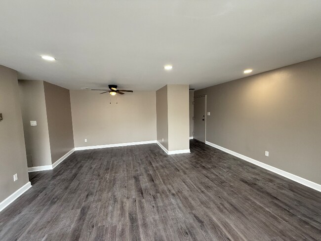 Building Photo - 3310 Huntley Sq Dr