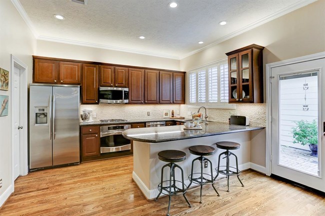 Building Photo - 530 Park Trail Ln