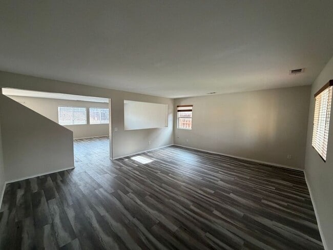 Foto del edificio - 28700 Lavatera Ave