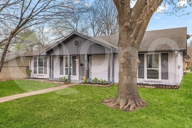 Photo - 306 Wildbriar Dr House