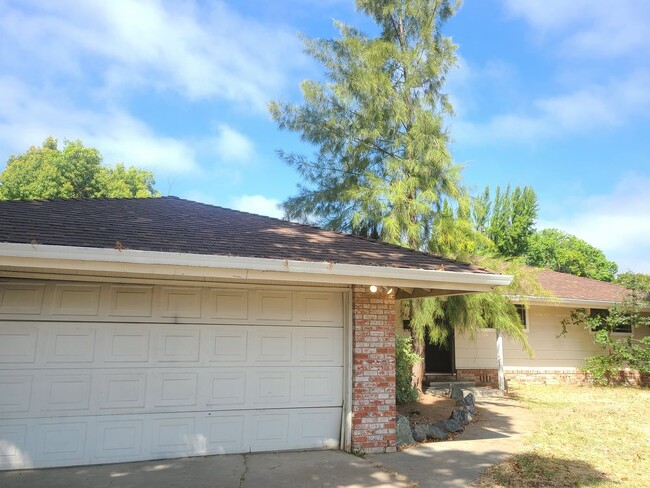 Building Photo - 7084 Wilshire Cir