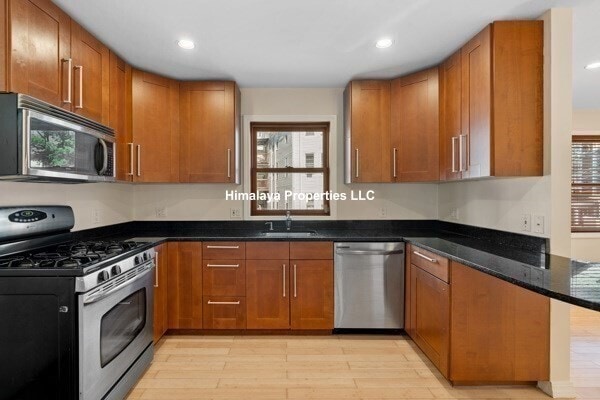 Building Photo - 65 Calumet St