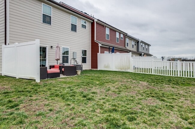 Building Photo - 1232 Savannah Ave