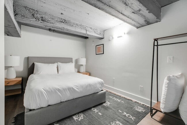 Building Photo - 150S S Independence Mall W