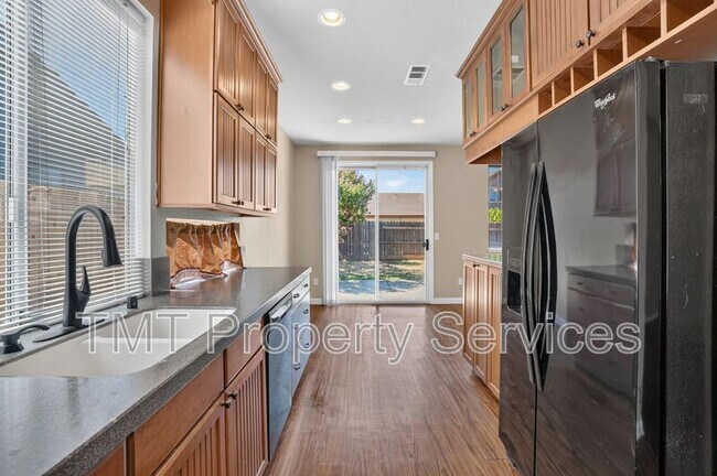 Foto del edificio - 8874 Mandalay Way