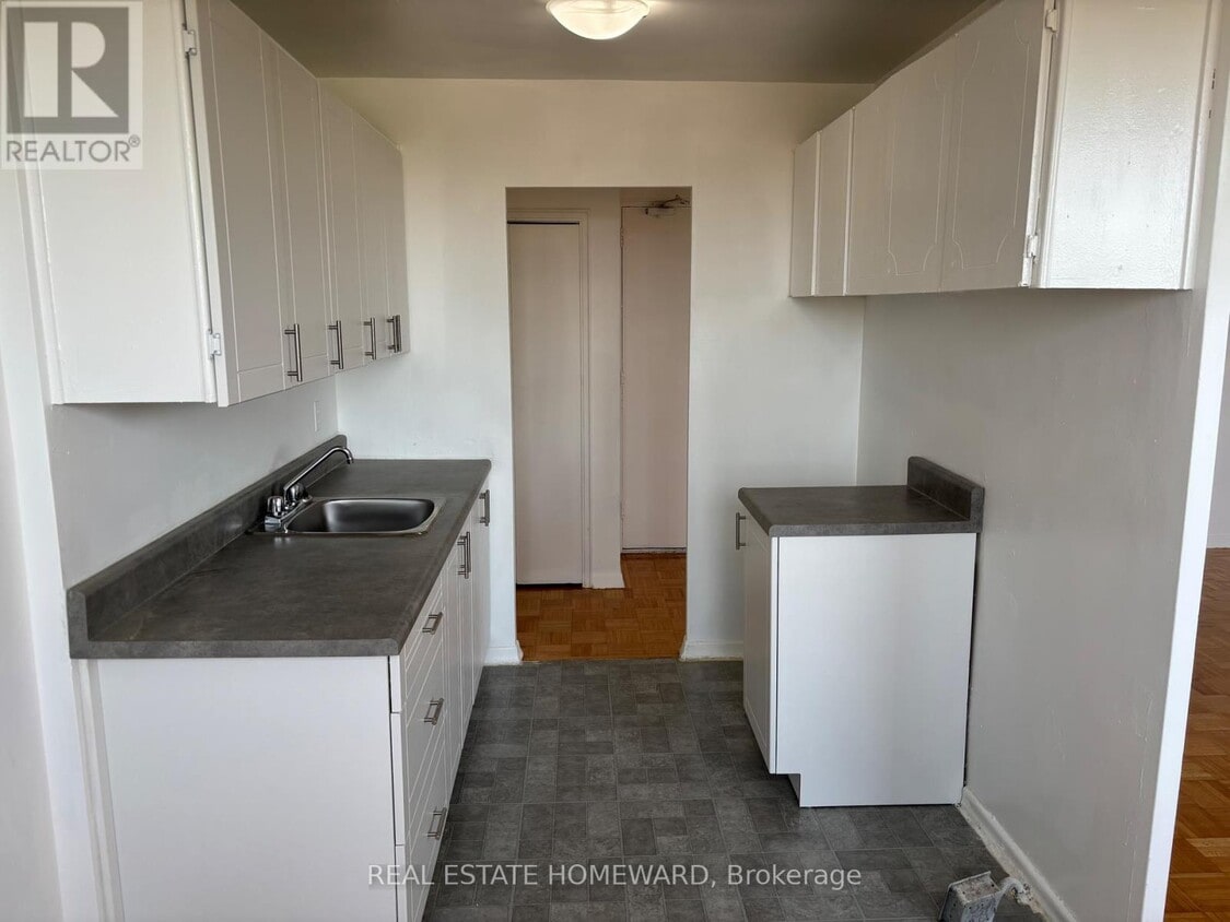 Photo principale - 1765-1765 Lawrence Ave E