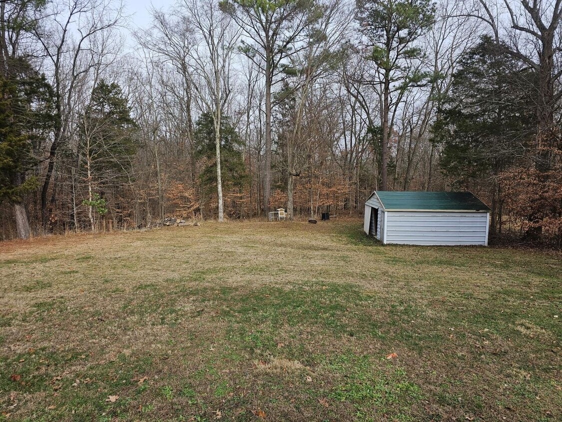 Primary Photo - Country Living! 1.2 Acres! 3 bed 2 Baths