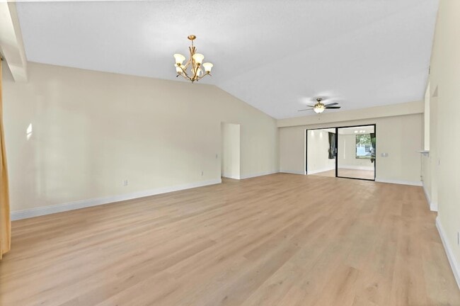 Foto del edificio - 571 SE Anchor Ln