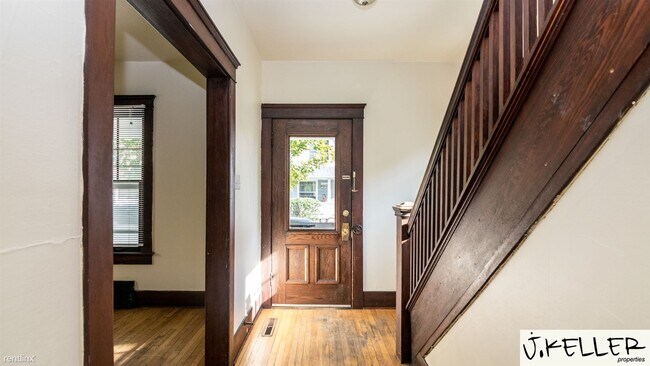 Foto del edificio - 4 br, 1 bath House - 112 Adams Ave