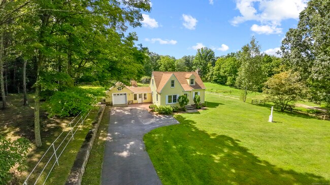 Building Photo - 26 Great Hillwood Rd