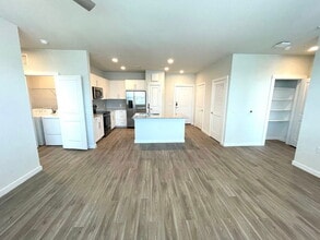 Building Photo - 11925 Ring Dr