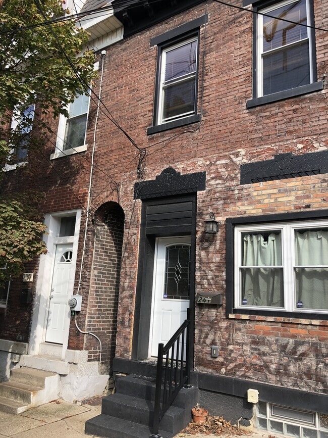 Building Photo - 241 42nd St
