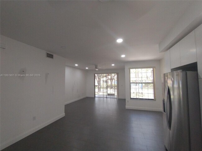 Foto del edificio - 15509 N Miami Lakeway
