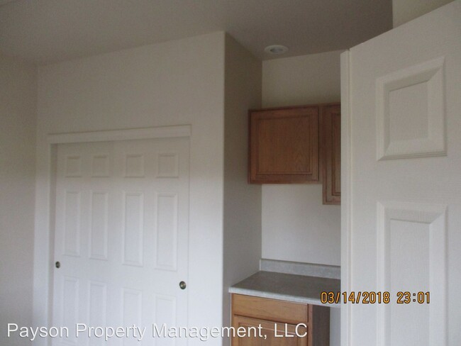 Building Photo - 3 br, 3 bath House - 922 N. SCENIC DR