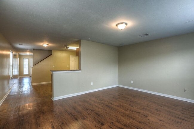 Building Photo - 10610 Pine Landing Dr