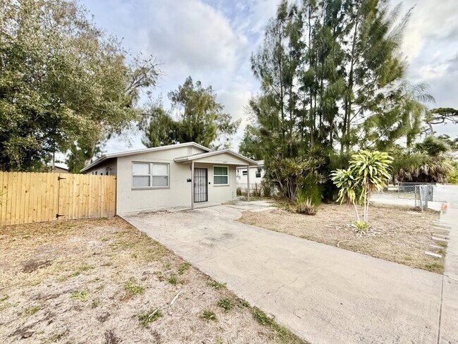 Building Photo - 4327 14th Ave S