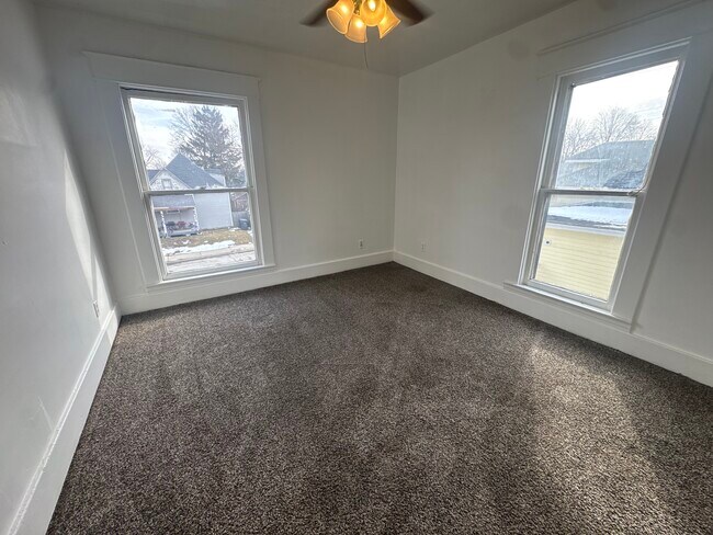 Foto del edificio - 635 S Union St