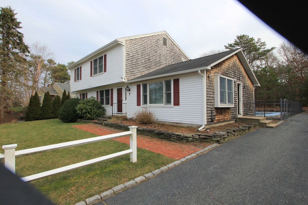 7 Raymond St, Sandwich, MA 02563 House Rental in Sandwich, MA