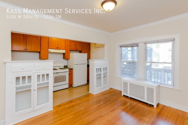 Foto del edificio - 5104 W 18th St