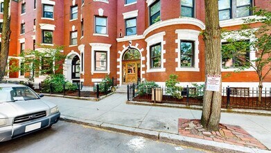 Building Photo - 102 Gainsborough St
