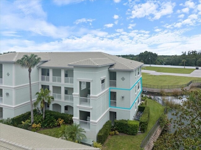 Building Photo - 700 Gardens Edge Dr