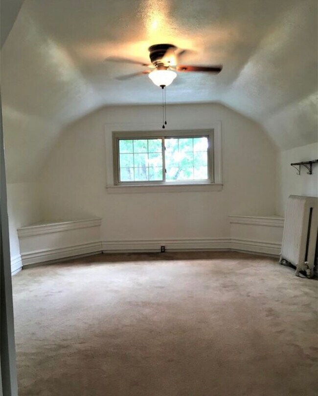 Bedroom - 318 Mueller Ave