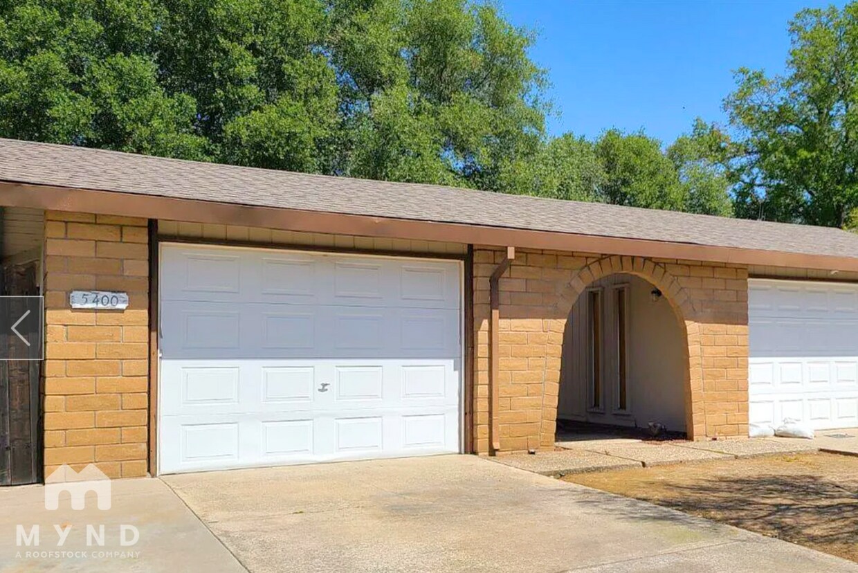 Primary Photo - 5400 Elsinore Way