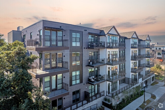 Building Photo - 212 Melba Building Photo - 212 Melba