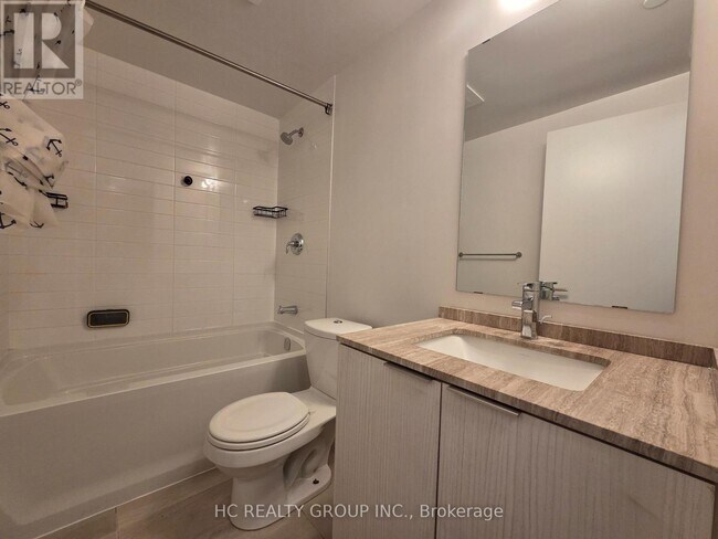 Photo du bâtiment - 11 Wellesley St W